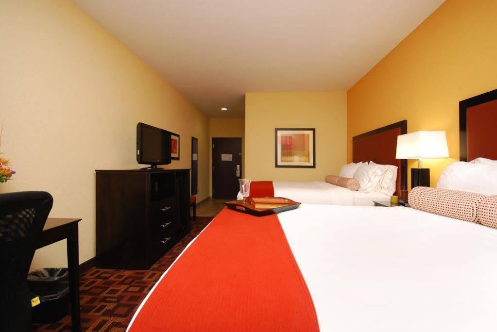 Holiday Inn Express & Suites Gonzales By Ihg Exterior photo