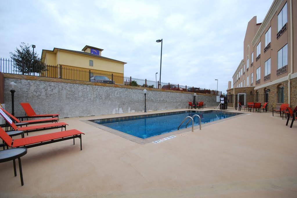 Holiday Inn Express & Suites Gonzales By Ihg Exterior photo